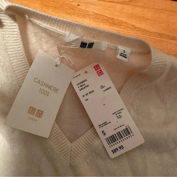 NWT bundle 3 Uniqlo Women's V-Neck Crewneck 100% Cashmere Sweater - XS AND SMALL - Picture 6 of 6